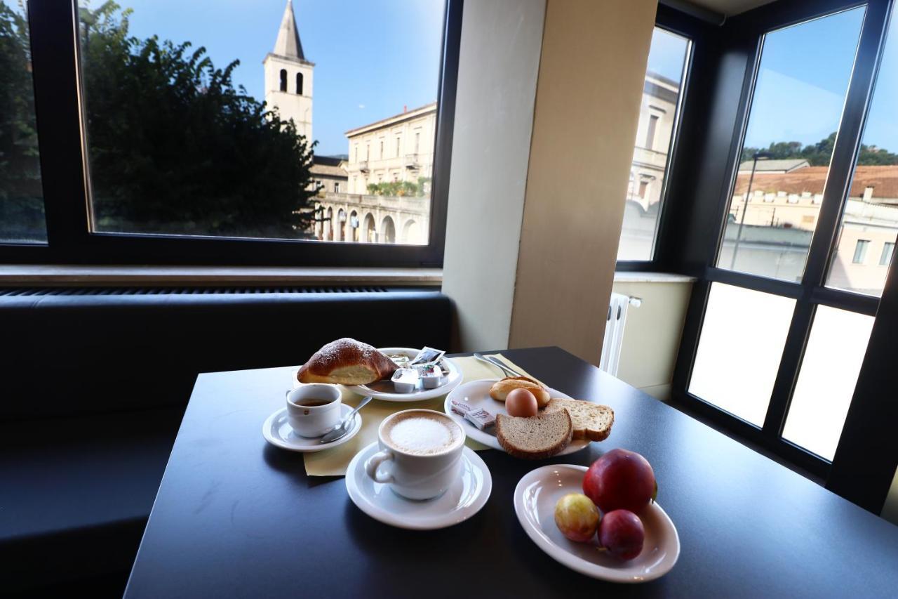 Hotel Clarici Сполето Екстериор снимка